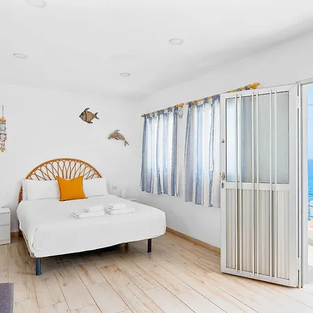 Apartment Bright Next To The Ocean