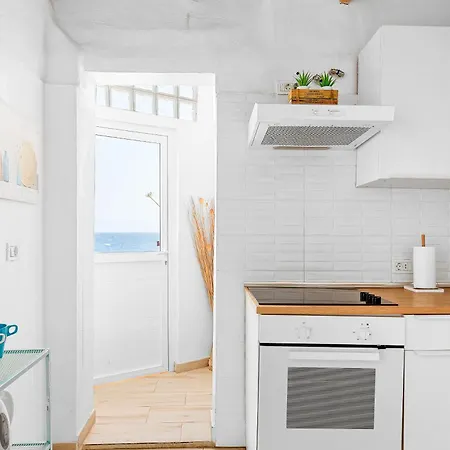 Apartment Bright Next To The Ocean *